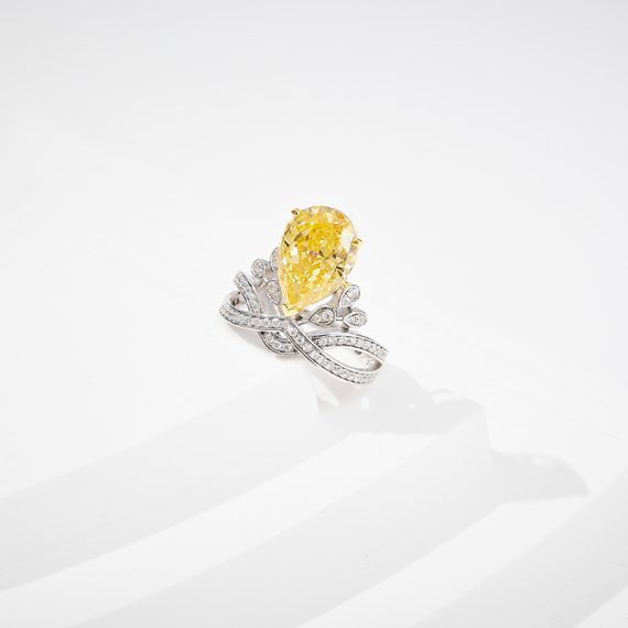 Regal Pear-Cut 5-Carat High-Carbon Diamond Crown Ring in 925 Silver - Image 4