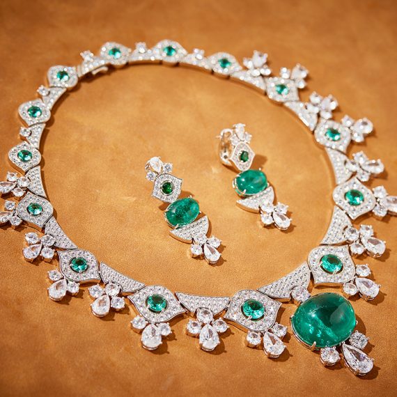 Lush Garden Emerald Green Gold-Plated Necklace - Image 3