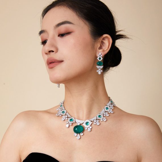 Lush Garden Emerald Green Gold-Plated Necklace - Image 4