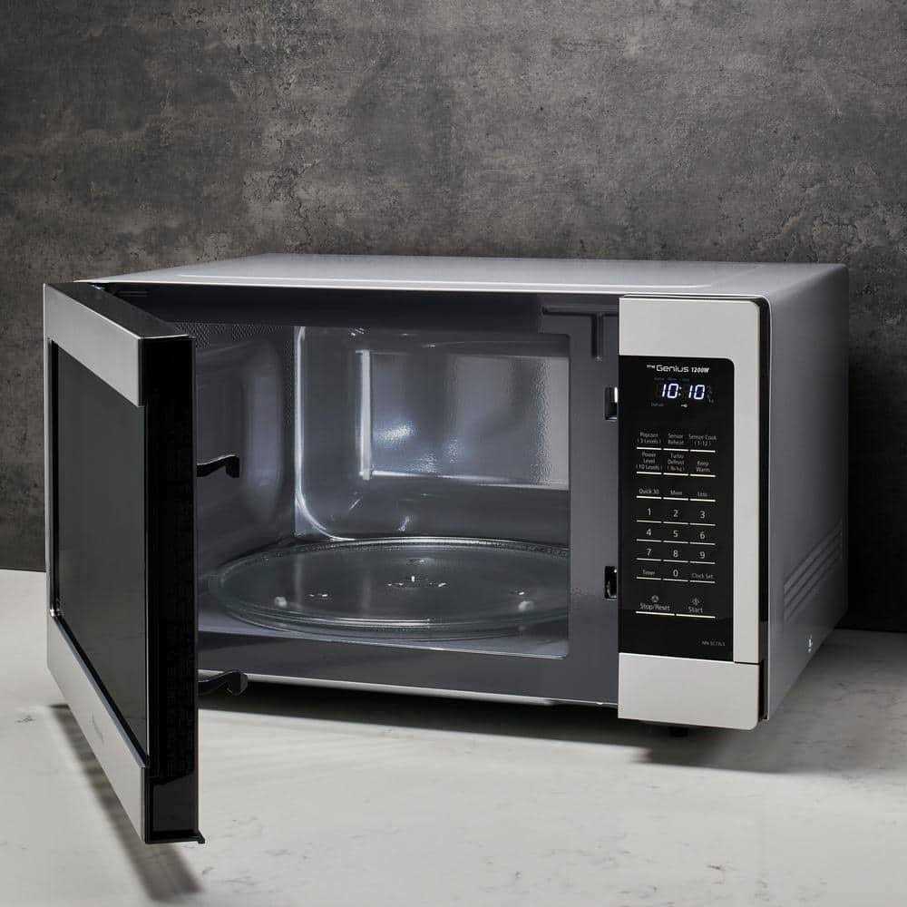 Restored Panasonic NN-SC73LS 1.6 cu. ft. Countertop Microwave Oven - Image 2