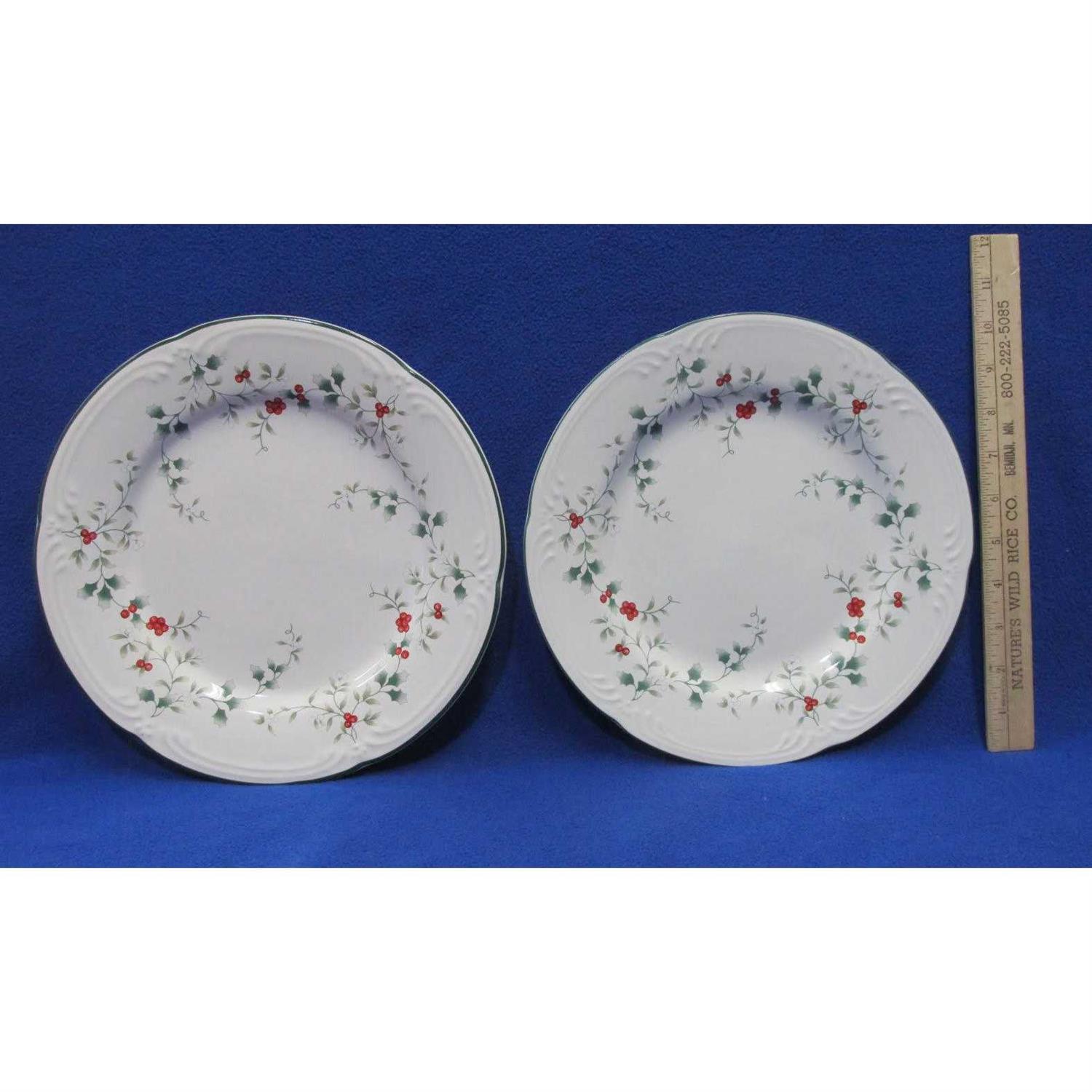 Pfaltzgraff Winterberry Plates - Image 5