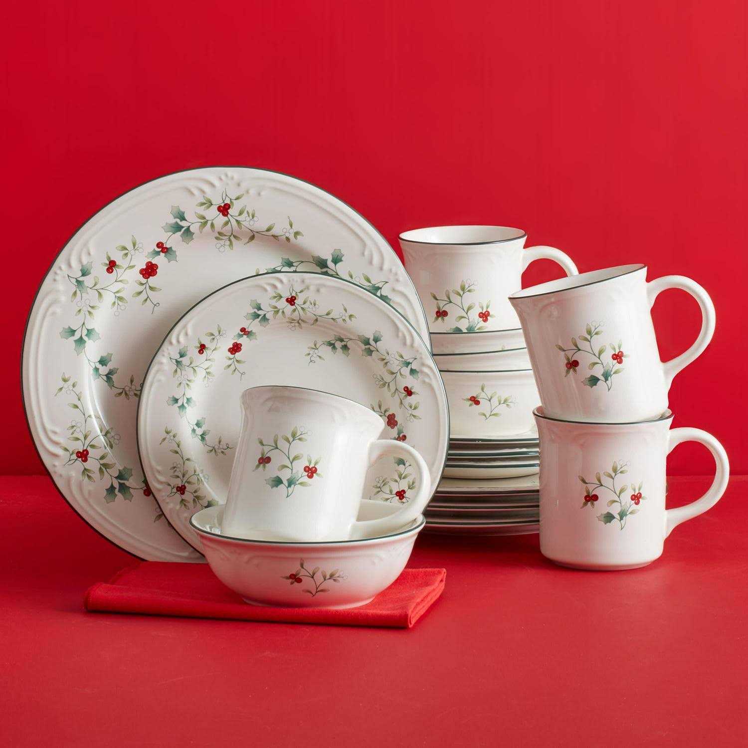 Pfaltzgraff Winterberry 16 Piece Dinnerware Set - Image 4