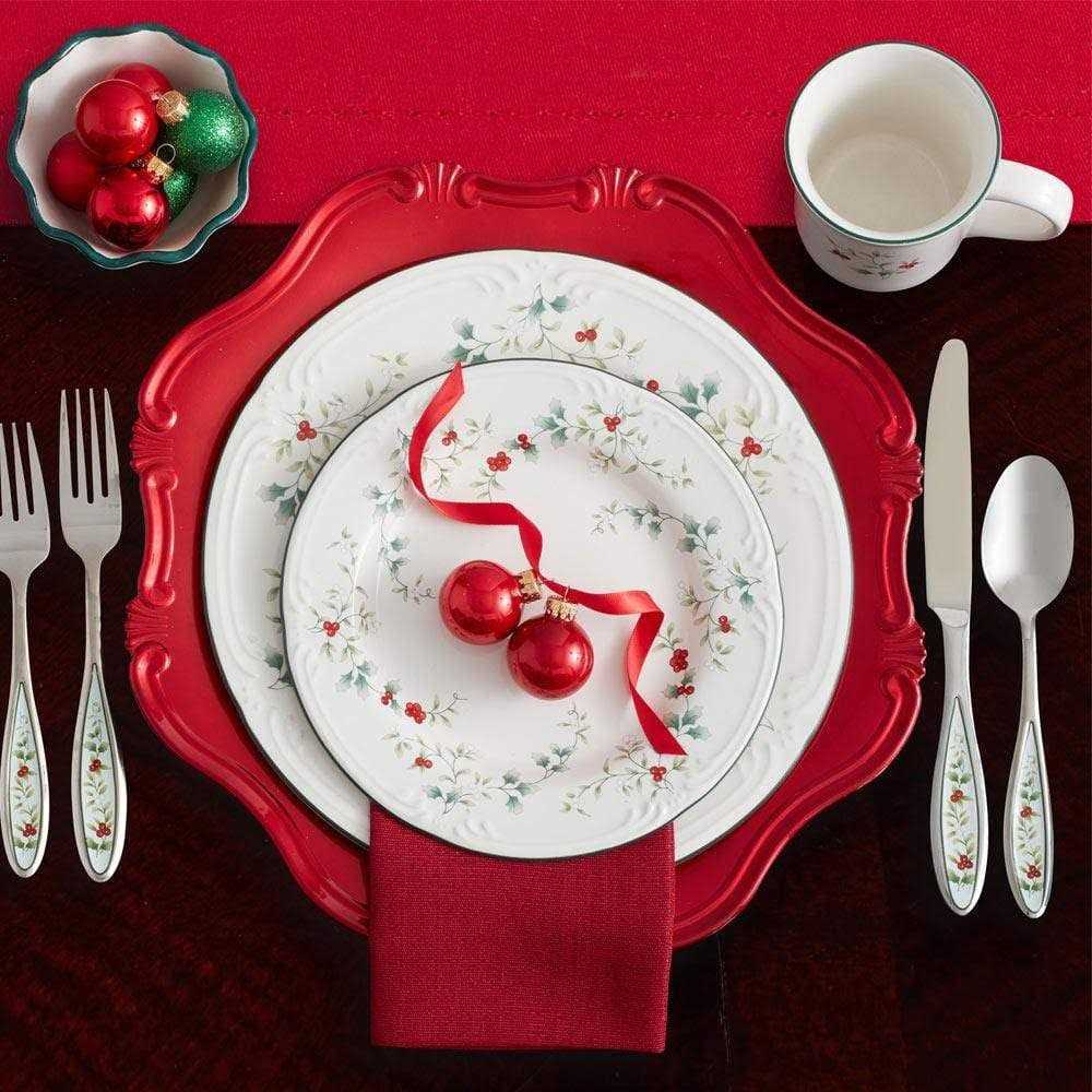 Pfaltzgraff Winterberry 16 Piece Dinnerware Set - Image 4