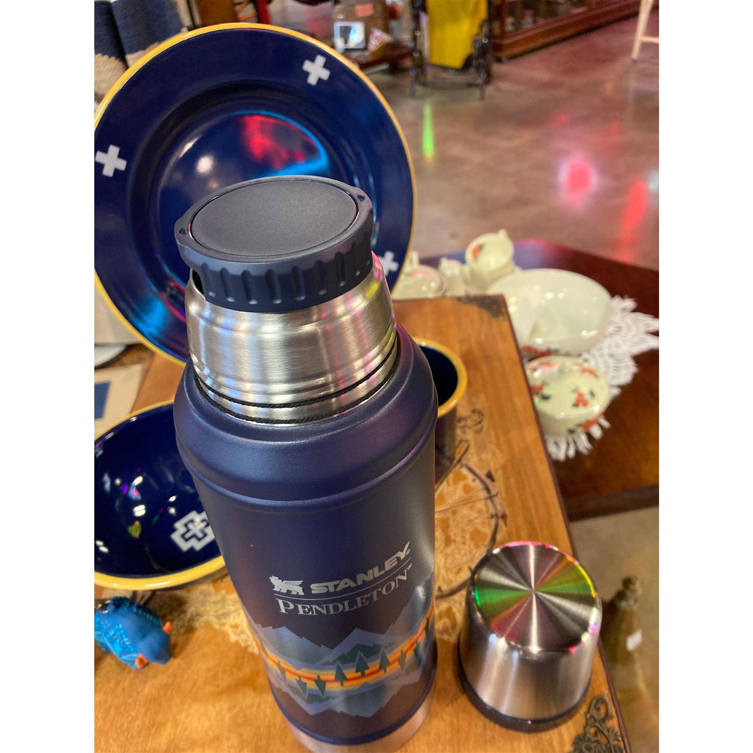 Pendleton Stanley Classic Insulated Bottle - Image 2