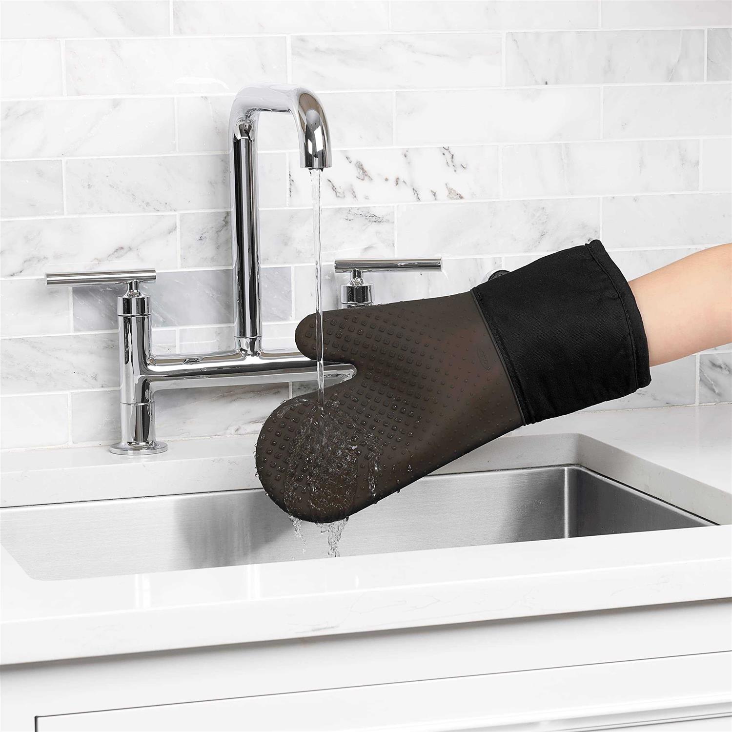 OXO Good Grips Silicone Oven Mitt - Image 3