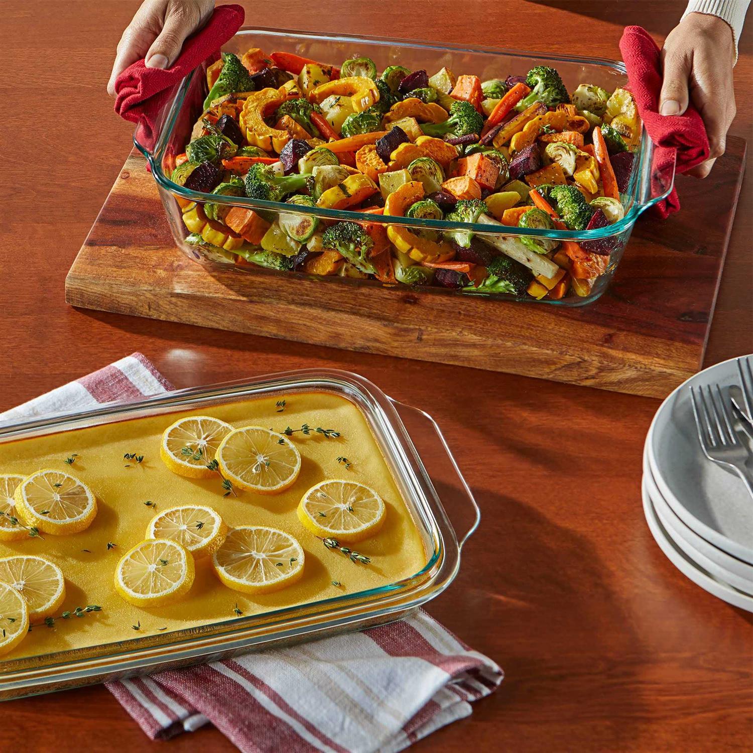 Pyrex Deep Baking Dish with Glass Lid - Image 4