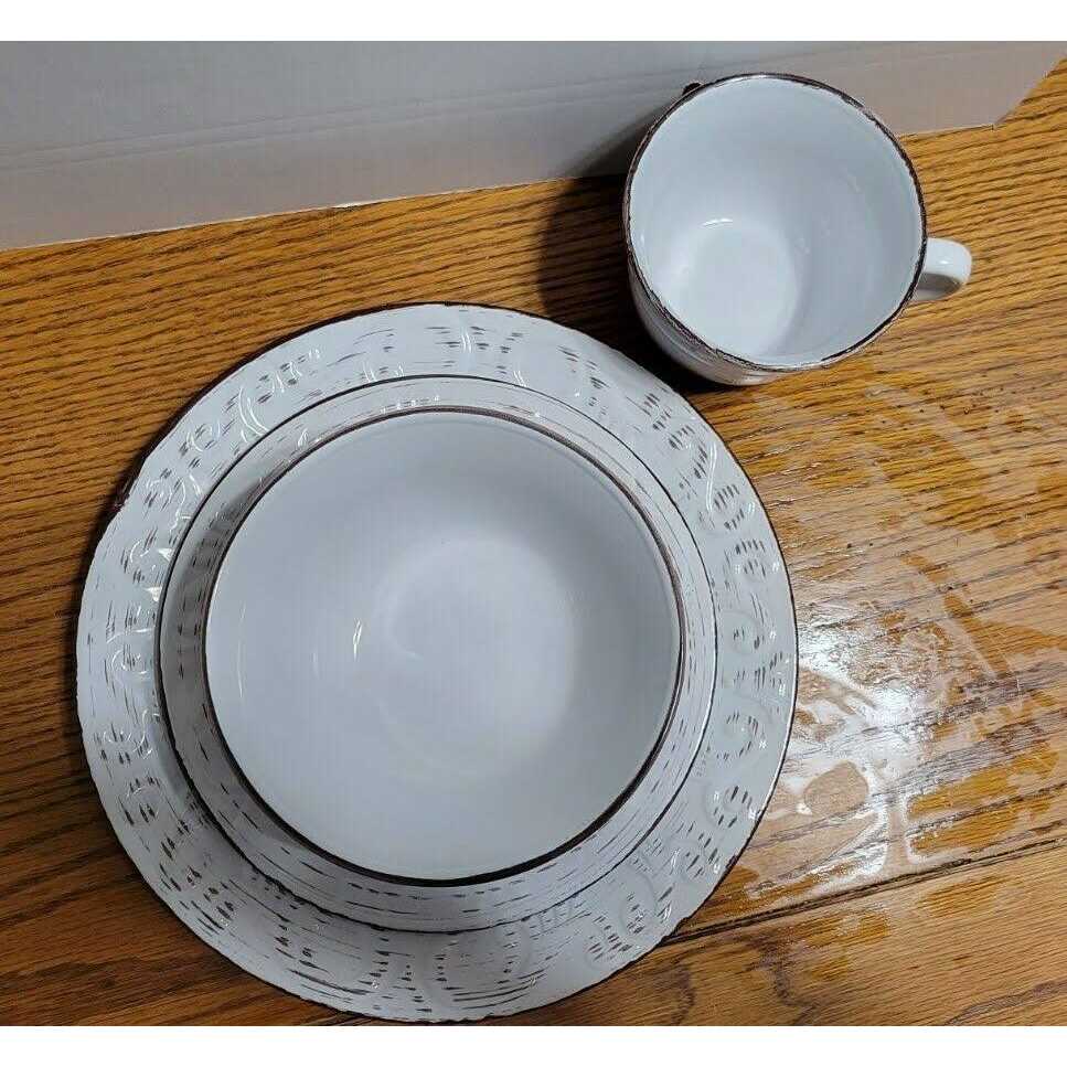 Pfaltzgraff Trellis 16-Piece White Dinnerware Set - Image 4