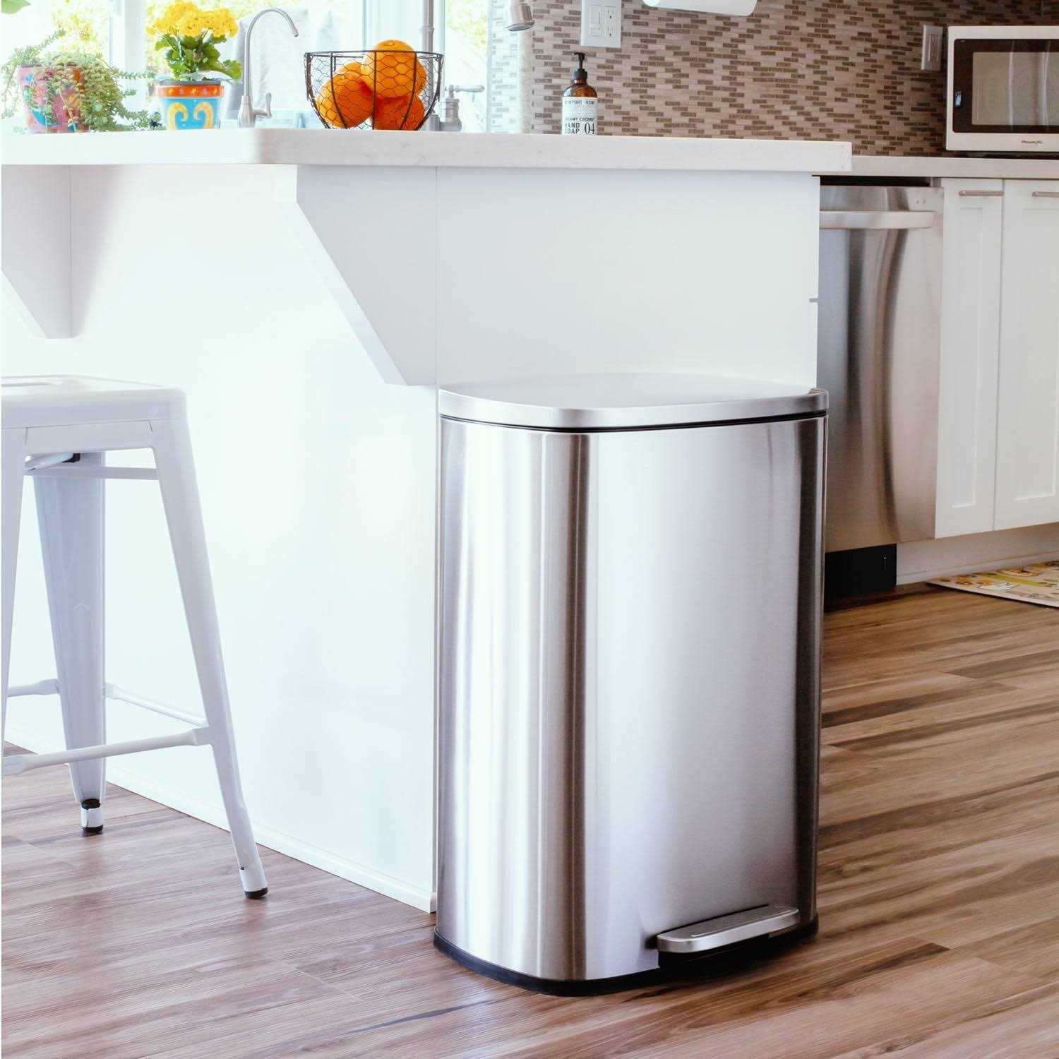 Qualiazero 13.2 Gal Stainless Steel Step On Kitchen Trash Can - Image 2
