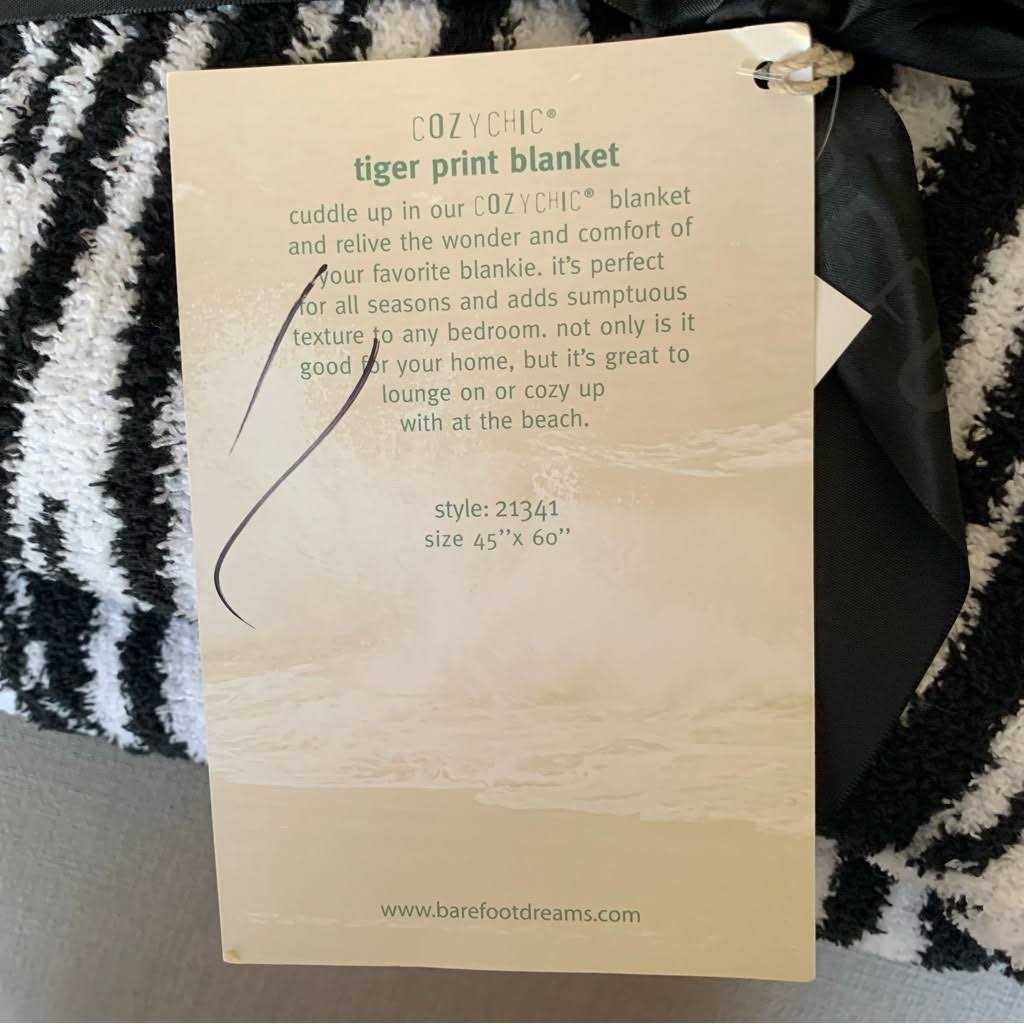 Barefoot Dreams CozyChic Safari Blanket - Image 3