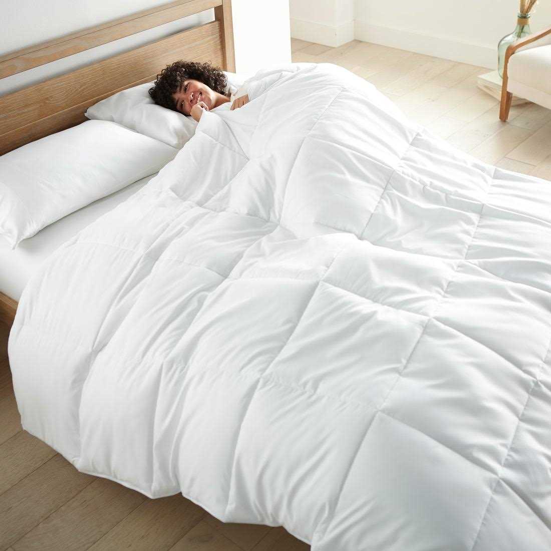 Beckham Hotel Collection Series Luxury Goose Down Alternative Comforter - Image 4