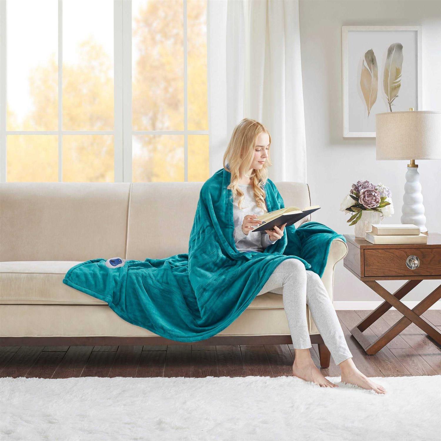 Beautyrest Heated Plush Throw - Image 2