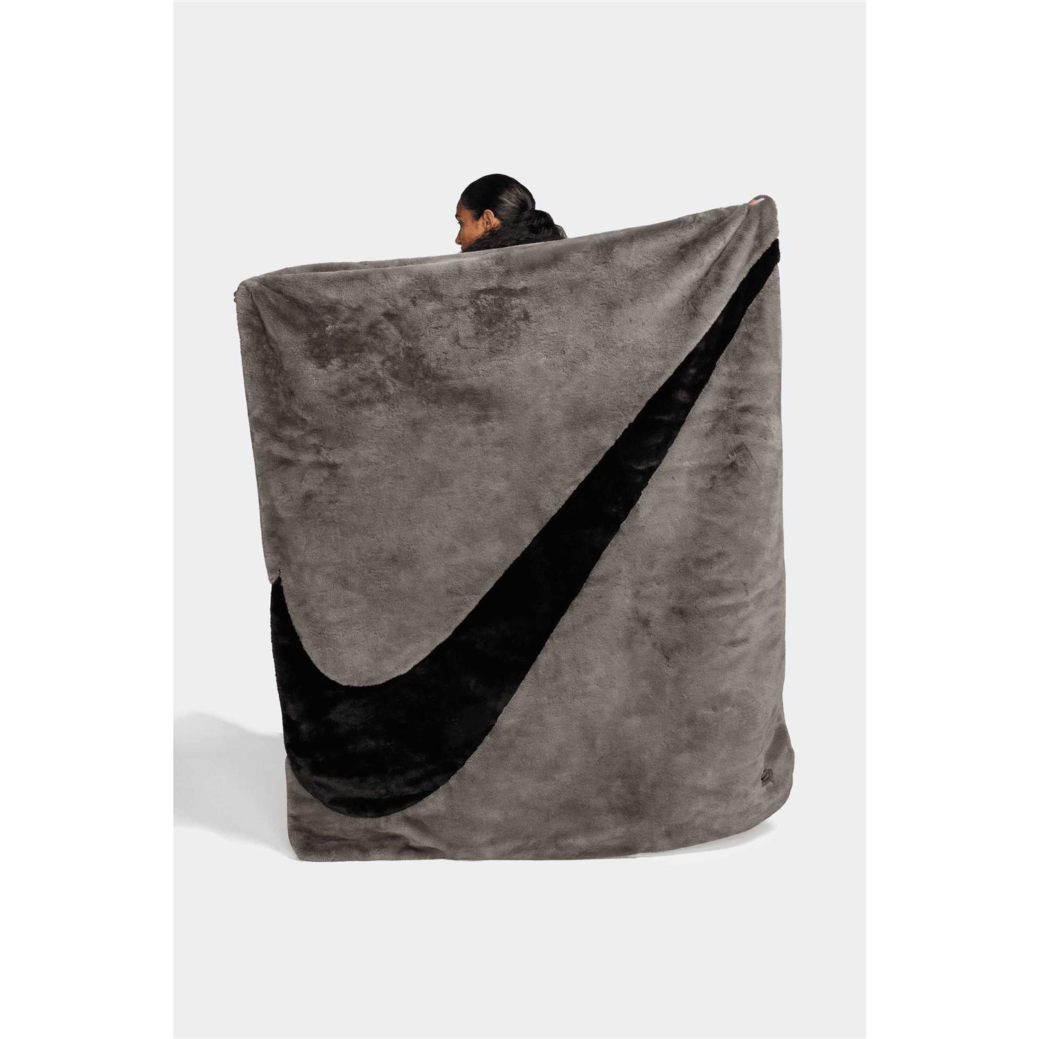 Swoosh Faux Fur Blanket - Image 2
