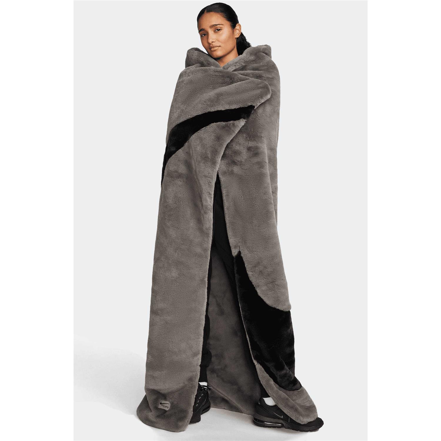 Swoosh Faux Fur Blanket - Image 3