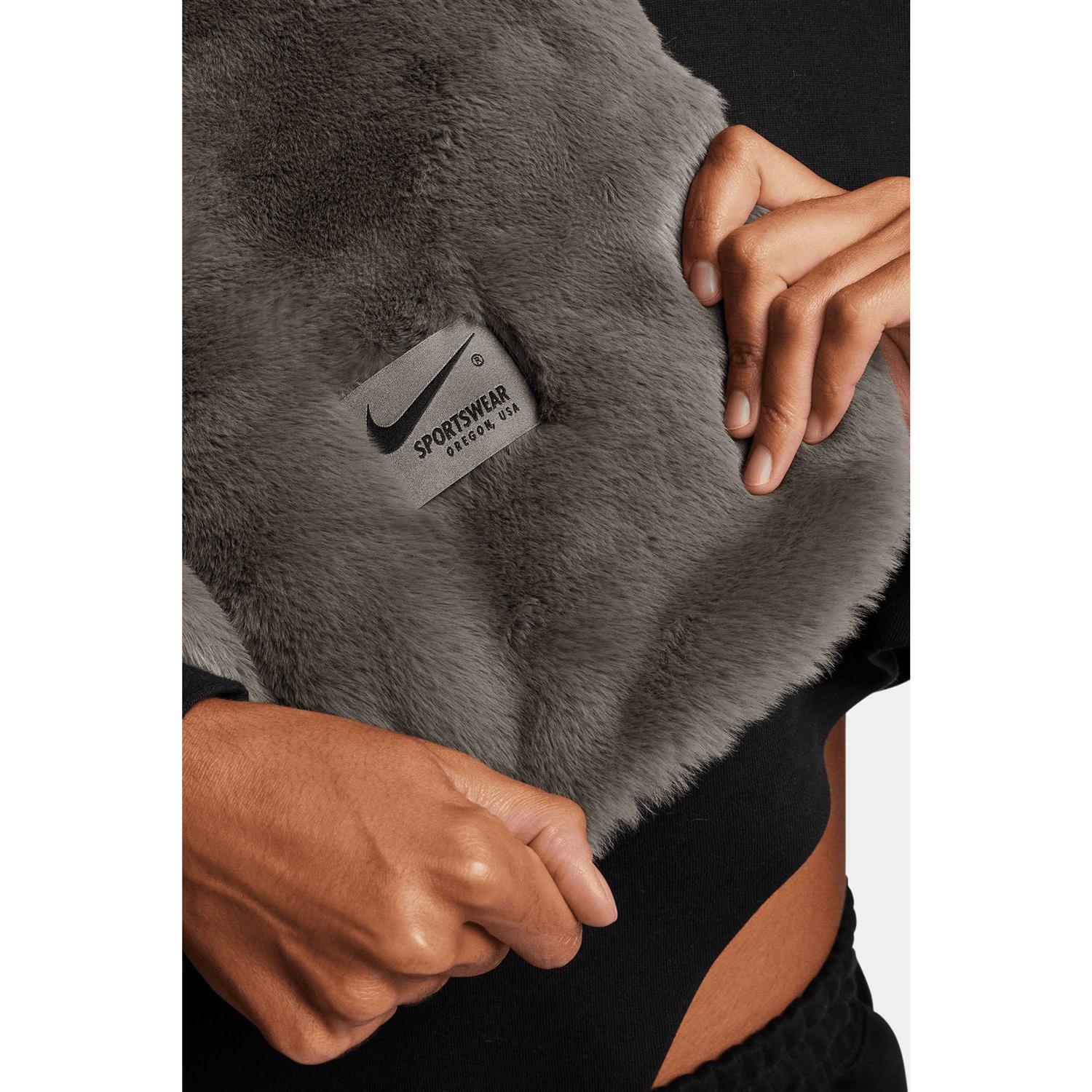 Swoosh Faux Fur Blanket - Image 5