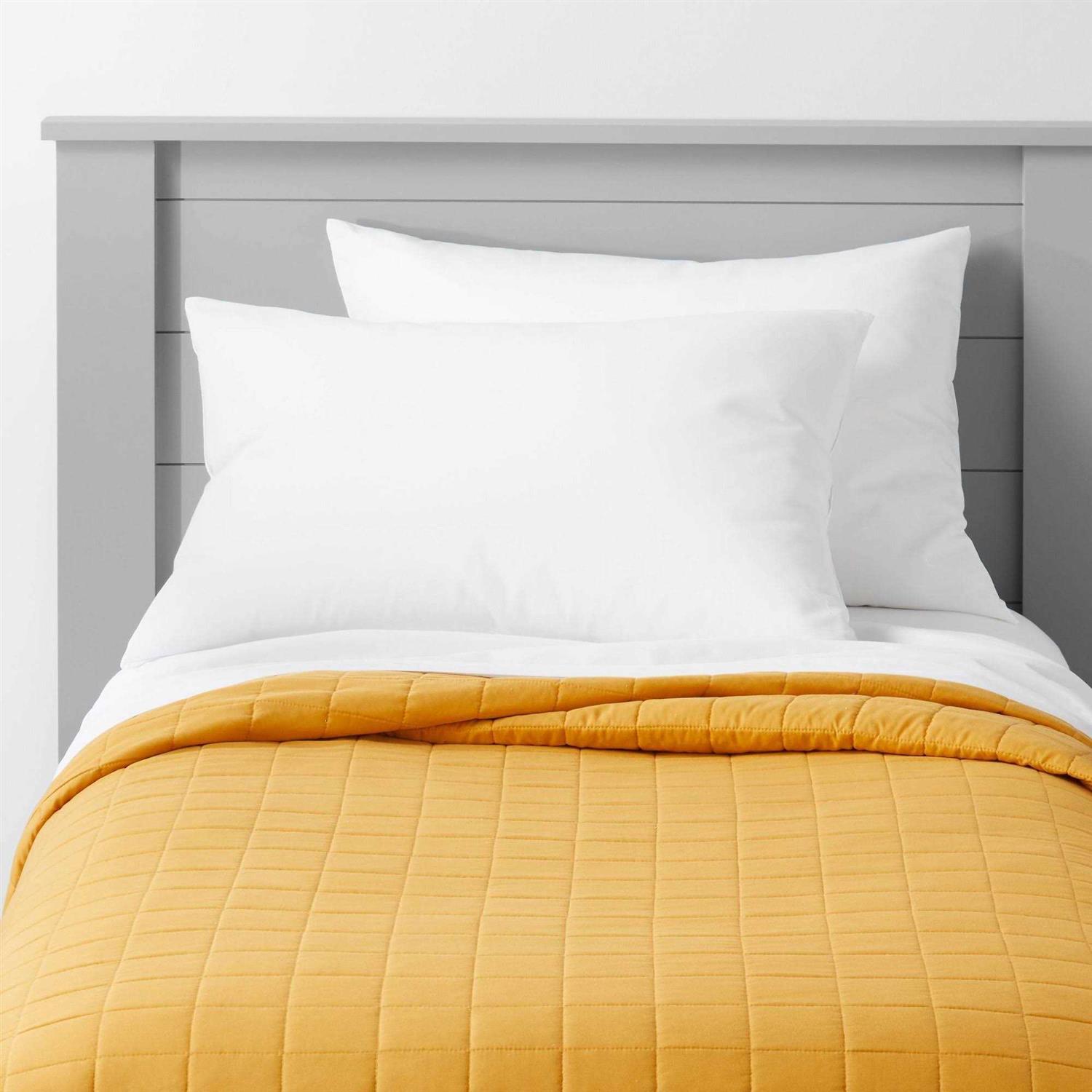 Pillowfort Full/Queen Box Stitch Microfiber Quilt