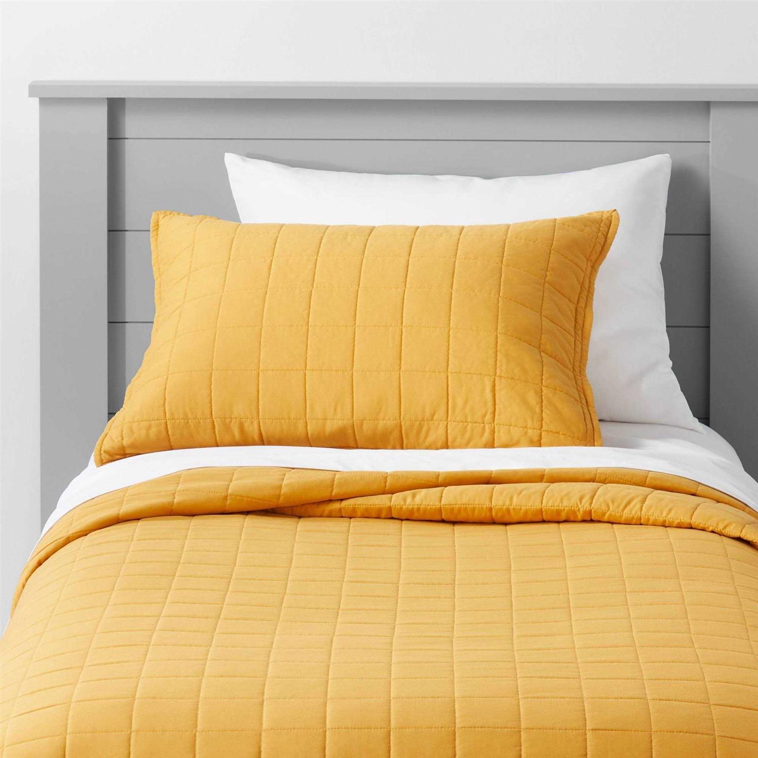 Pillowfort Full/Queen Box Stitch Microfiber Quilt - Image 4