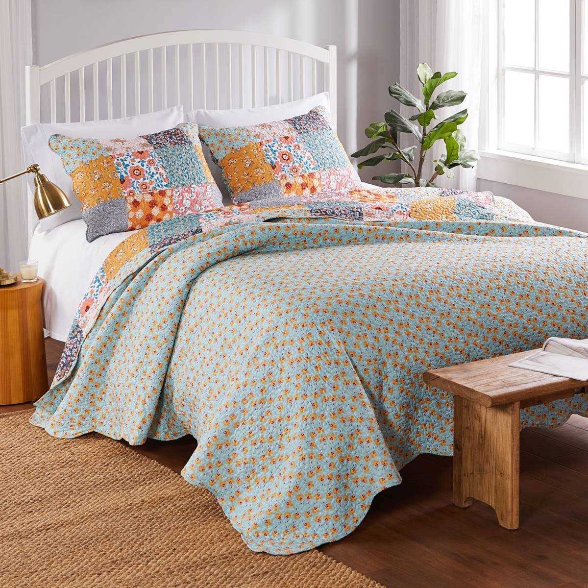 Barefoot Bungalow Carlie Quilt Set - Image 2