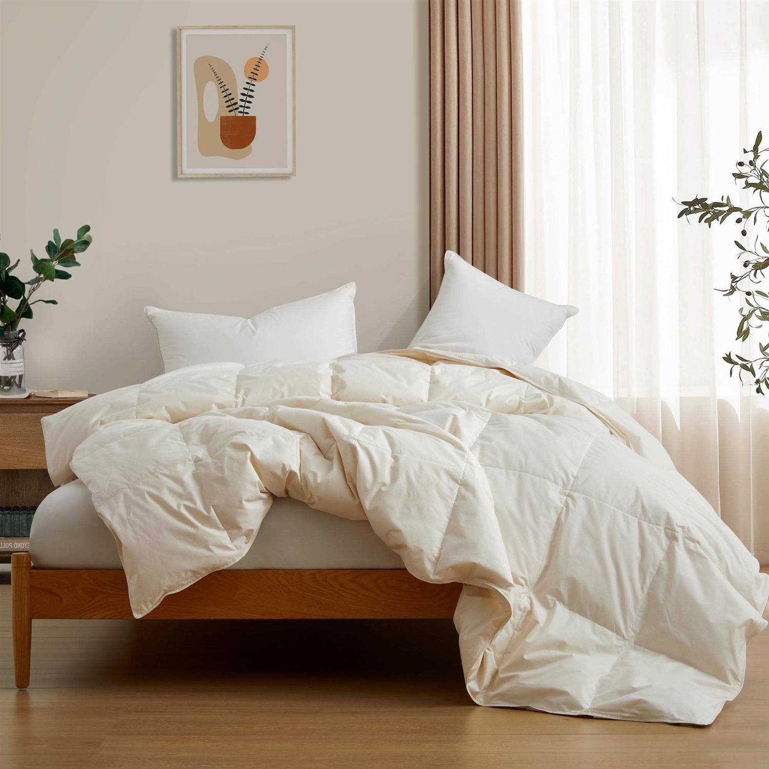 Premium Lightweight Organic Cotton Comforter with Down and Feather Fiber Fill