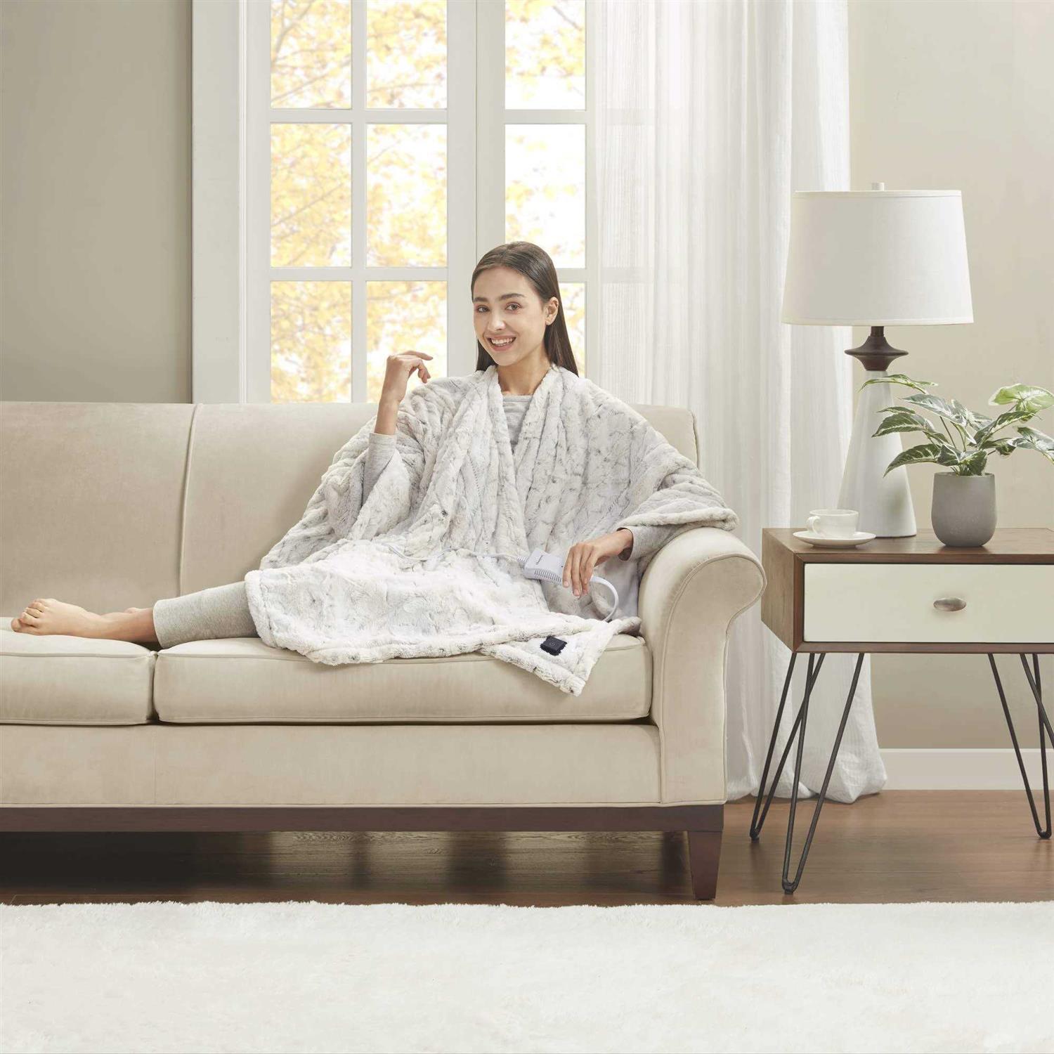 Beautyrest Zuri Faux Fur Heated Wrap with Built-in Controller - Image 2