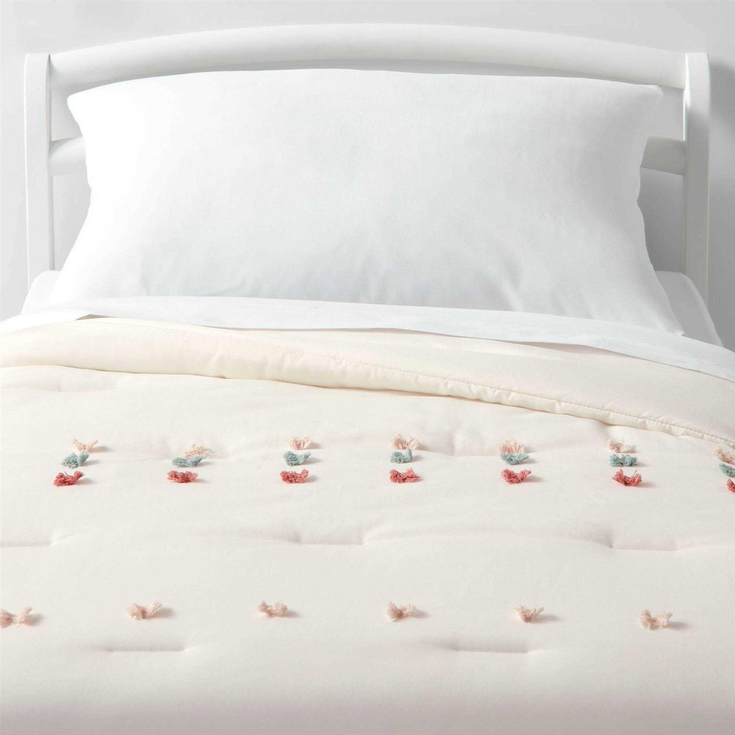 Pillowfort Pom Kids’ Comforter Set