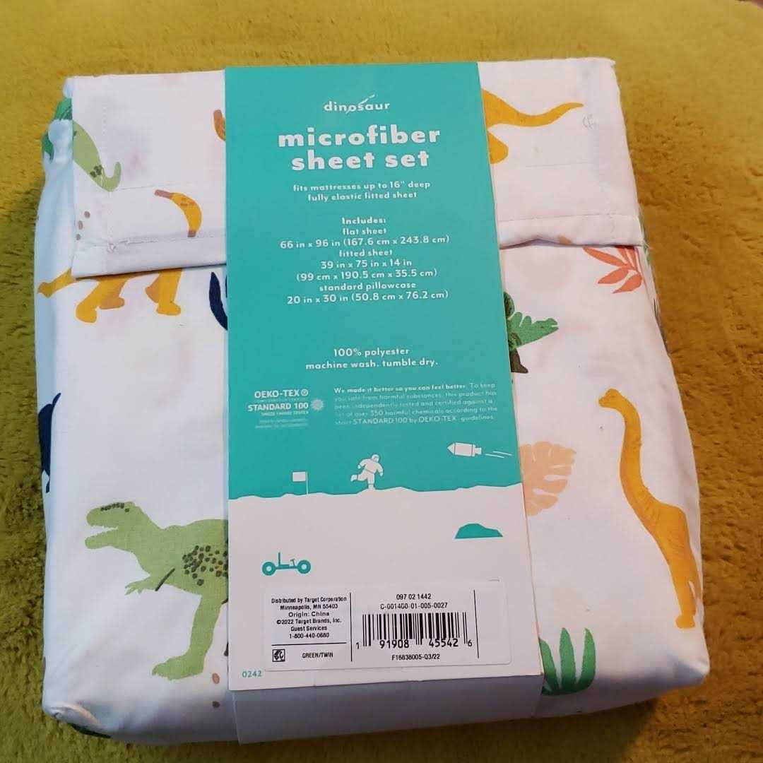 Pillowfort Dinosaur Microfiber Kids’ Sheet Set - Image 4