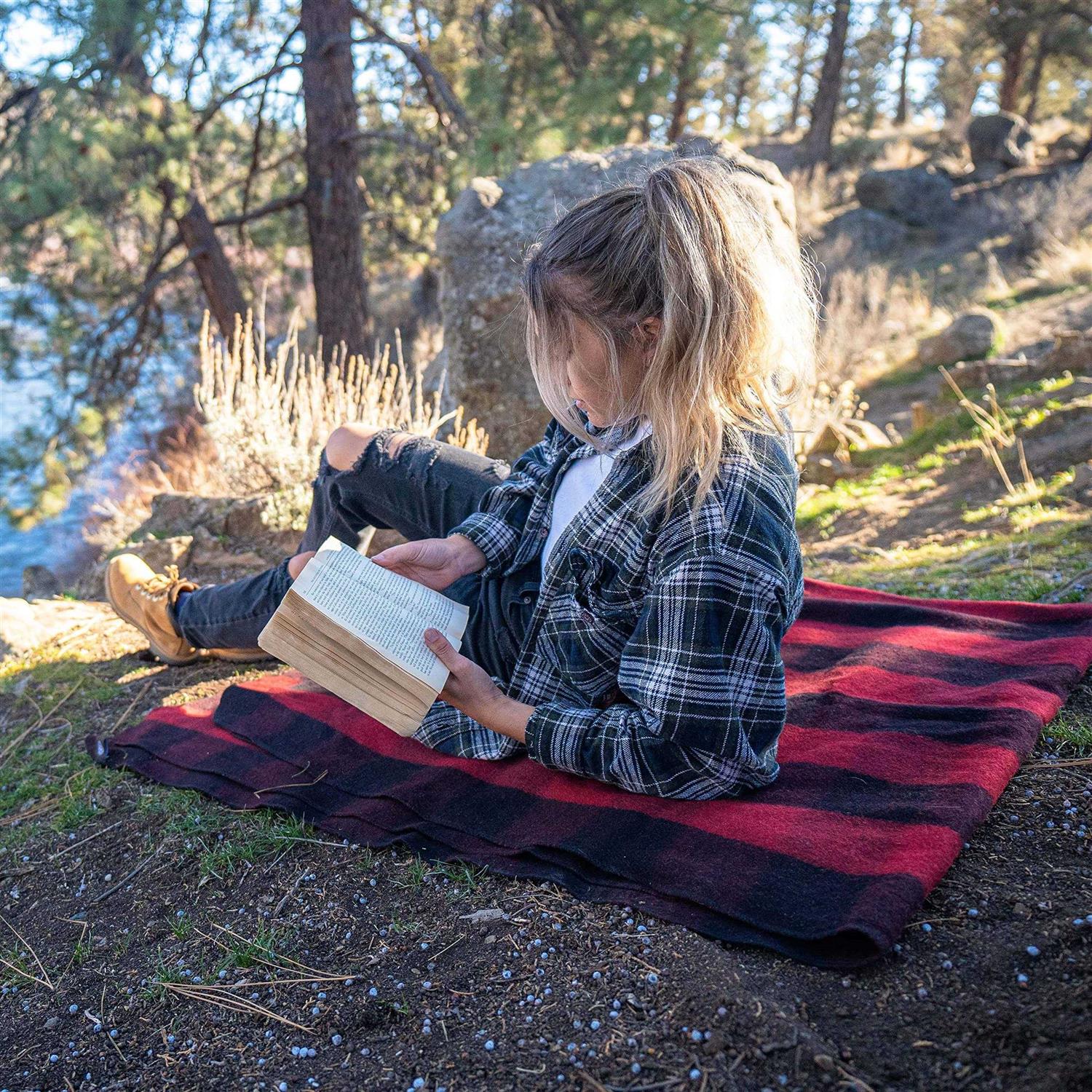 Arcturus Wool Blanket - Image 5