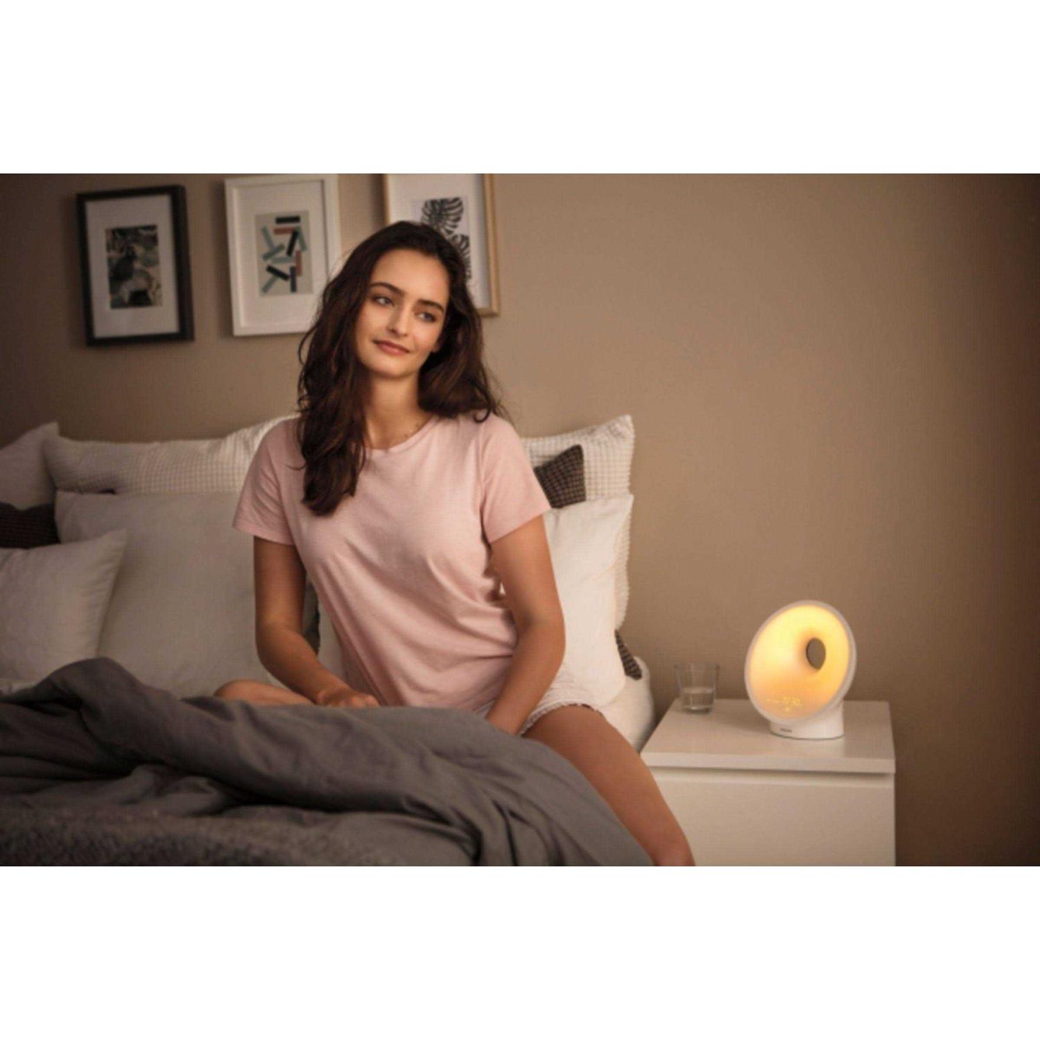 Philips SmartSleep Sleep and Wake-Up Light, Simulated Sunrise and Sunset, Multiple Lights and Sounds - Image 5