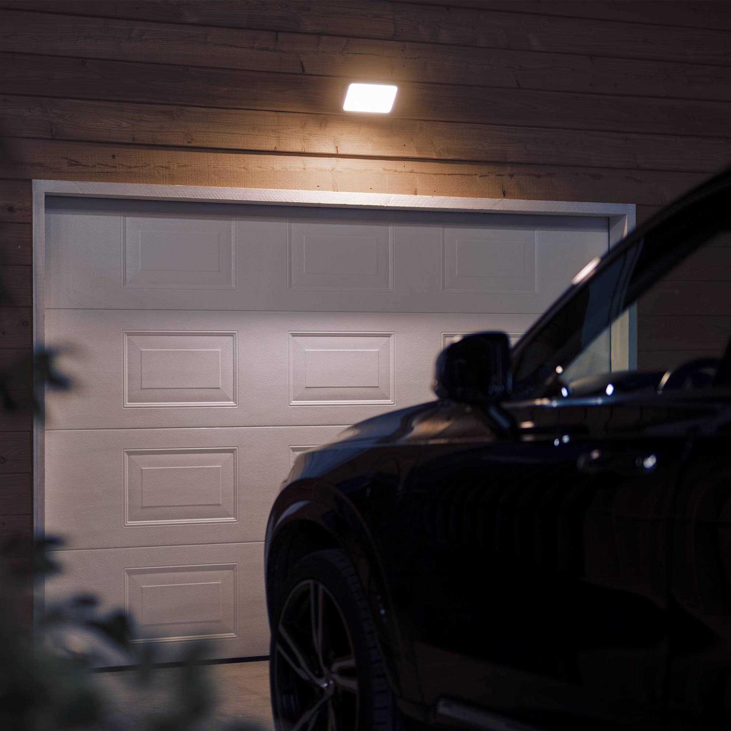 Philips Hue Outdoor White and Color Ambiance Discover Floodlight - Image 5