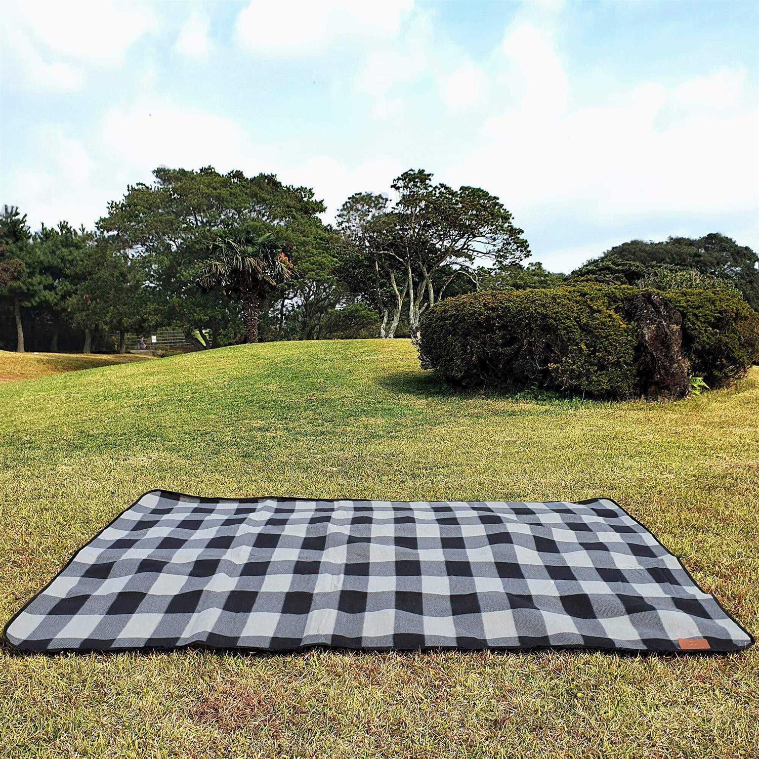 PortableAnd Picnic Blankets 3 Layer Soft Fleece Blanket for Beach,Camping on Grass - Image 5