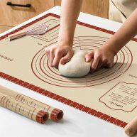 DANIA & DEAN Non Stick 28&”x20&” Extra Large Thick Silicone Pastry Mat with measurements for Non-slip Silicone Baking Sheet