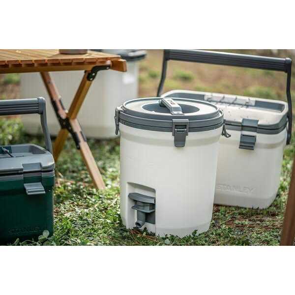 Stanley Adventure Fast Flow Water Jug - Image 3