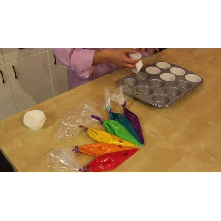 Wilton Recipe Right 24 Cup Mini Muffin Pan - Image 2