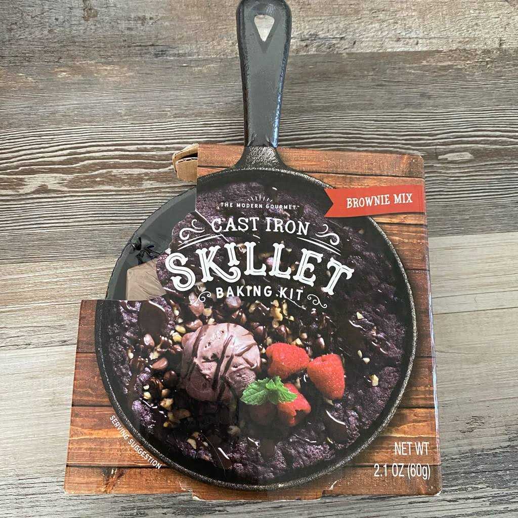 The Modern Gourmet The Cast Iron Skillet Brownie Baking Gift Set In Black - Image 4