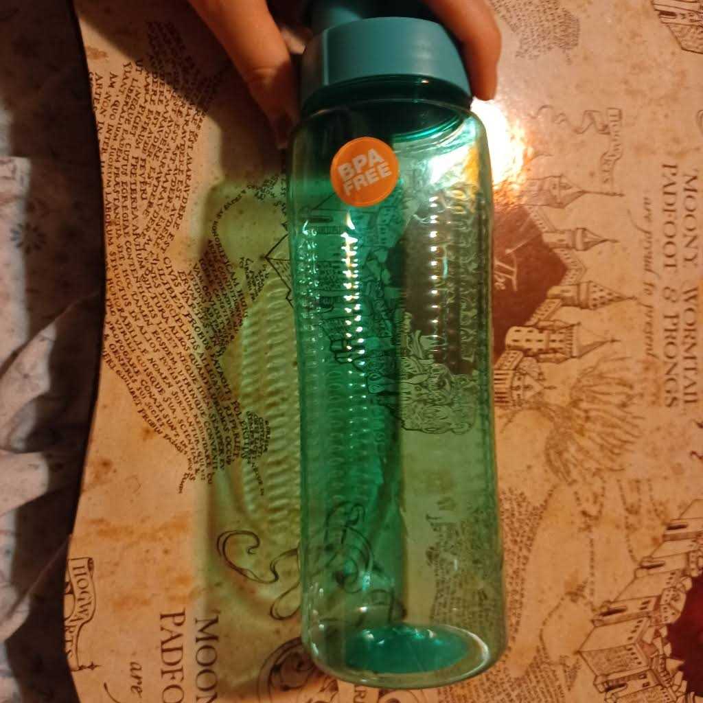 Tlee0880’s Closet Colorful Plastic Water Bottles with Flip-Top Lids - Image 5