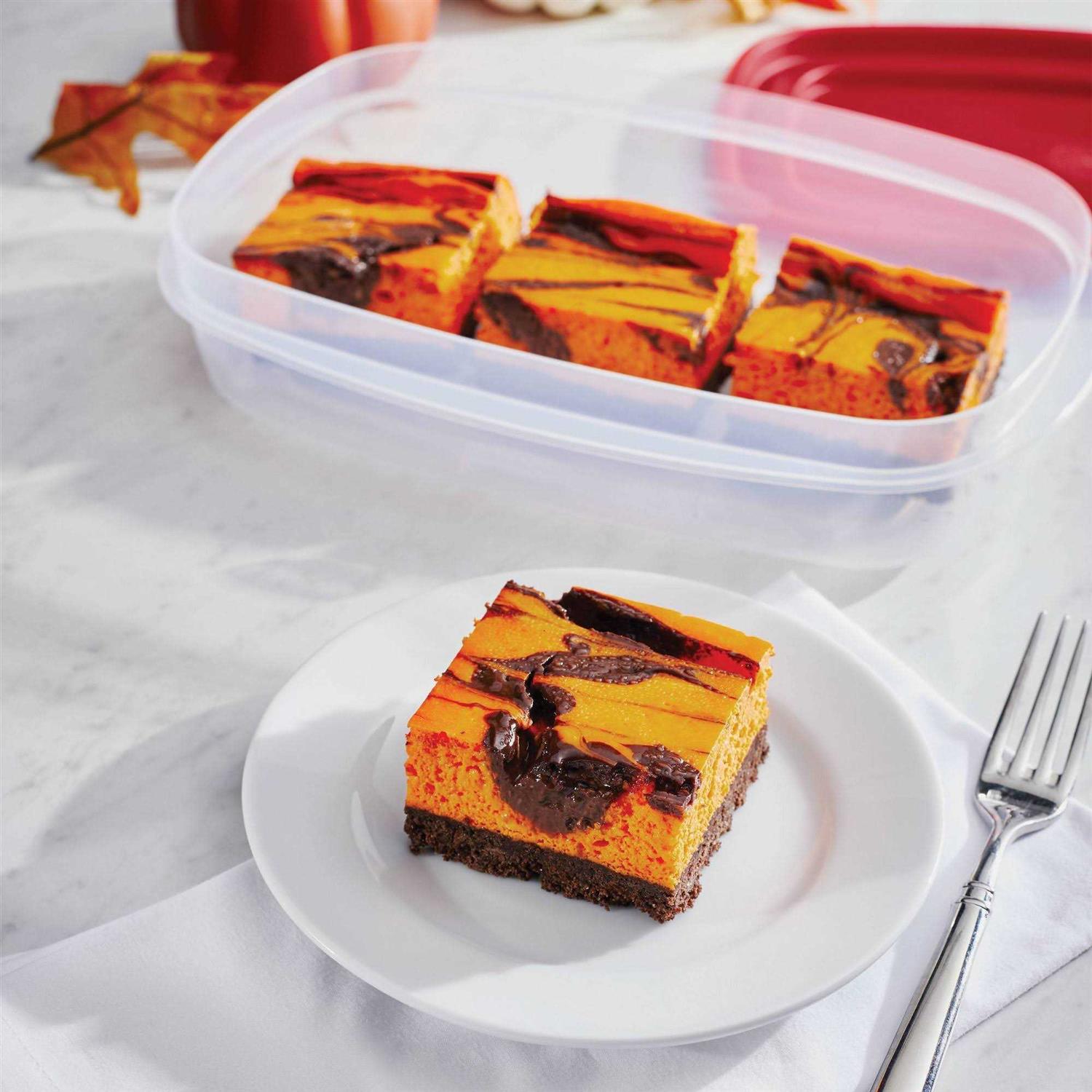 Rubbermaid EasyFindLids 5.5 Cup Food Storage Container - Image 2