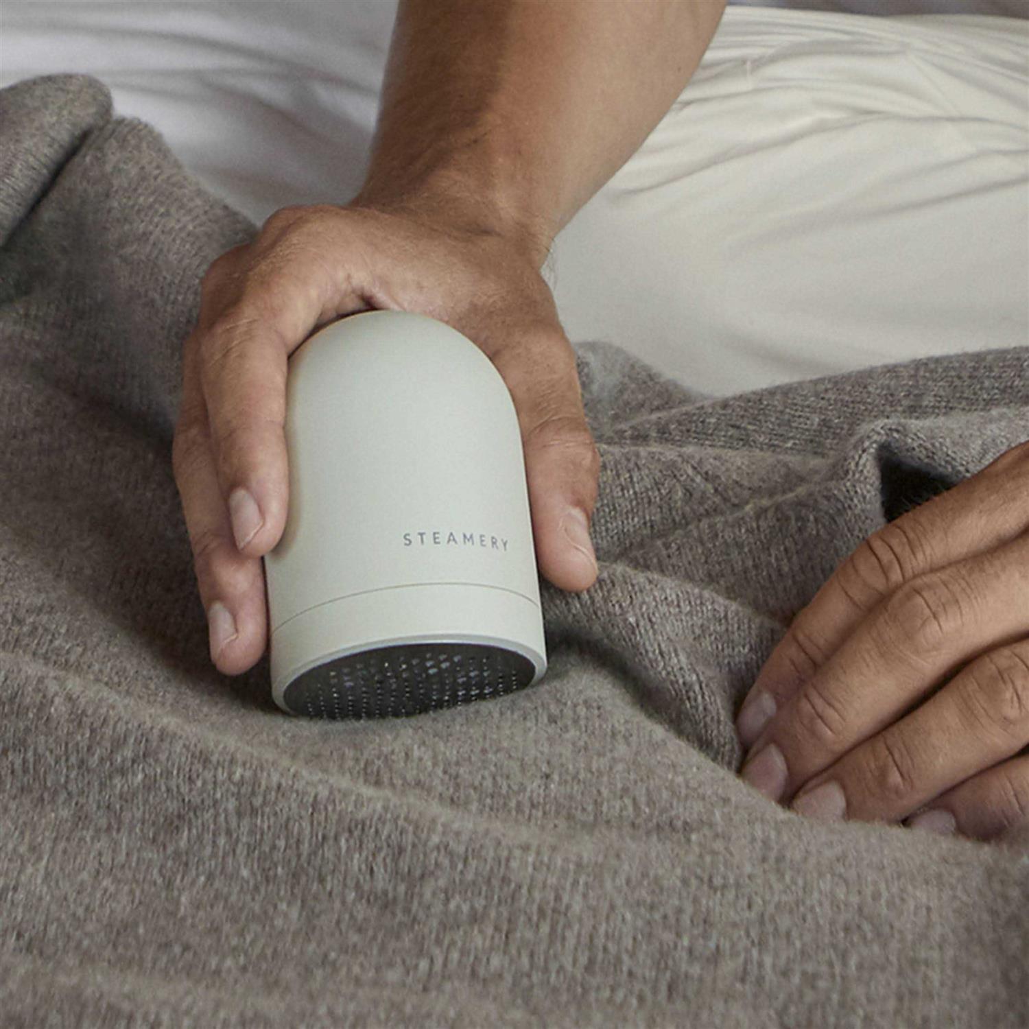 Steamery Pilo No 2 Fabric Shaver - Image 3