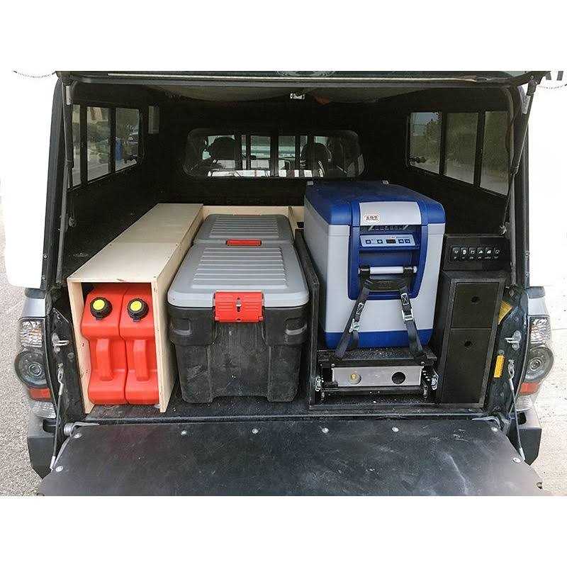 Rubbermaid ActionPacker Lockable Storage Box 48 Gallon - Image 2