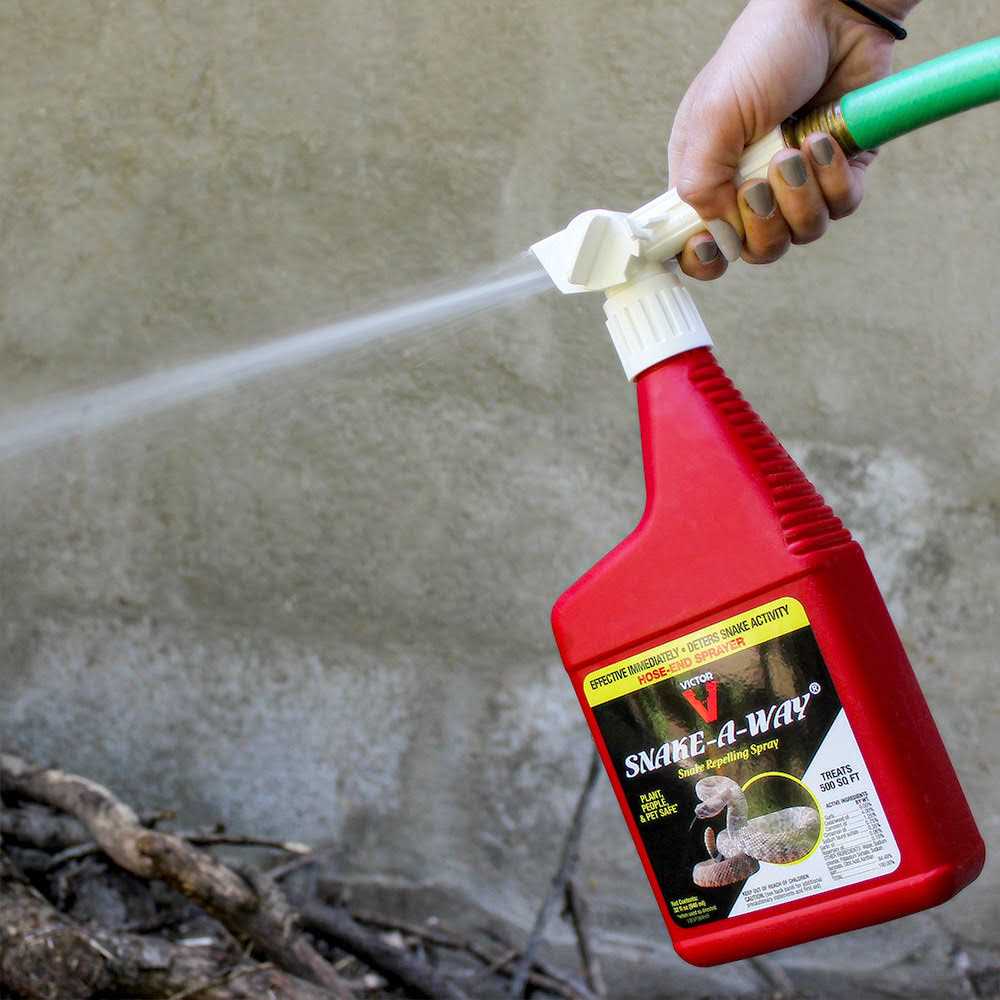 Victor 32 oz. Snake A Way Hose End Repellent - Image 5