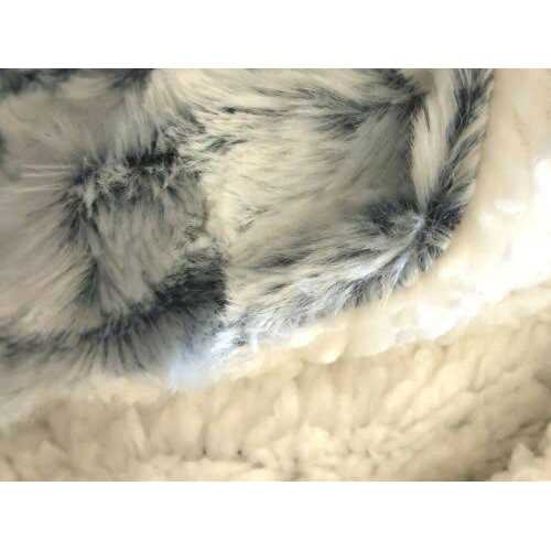 Royal Luxe Elle Micromink Sherpa Reversible Throw - Image 4