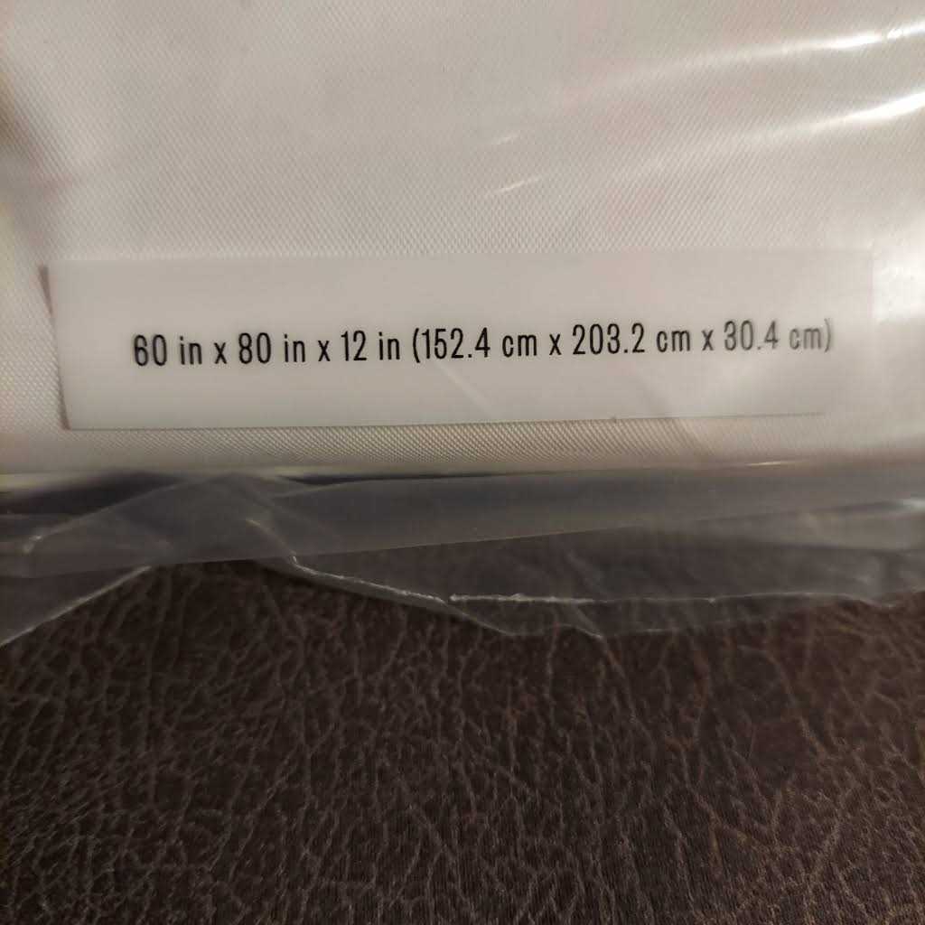 Room Essentials Waterproof Zippered Mattress Protector - Image 2