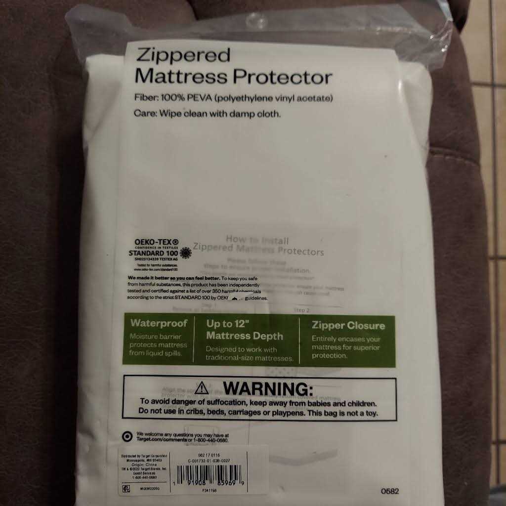 Room Essentials Waterproof Zippered Mattress Protector - Image 4