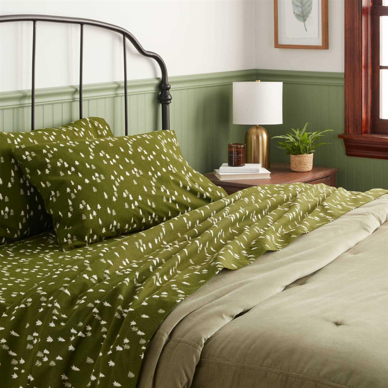 Threshold Holiday Flannel Sheet Set - Image 2