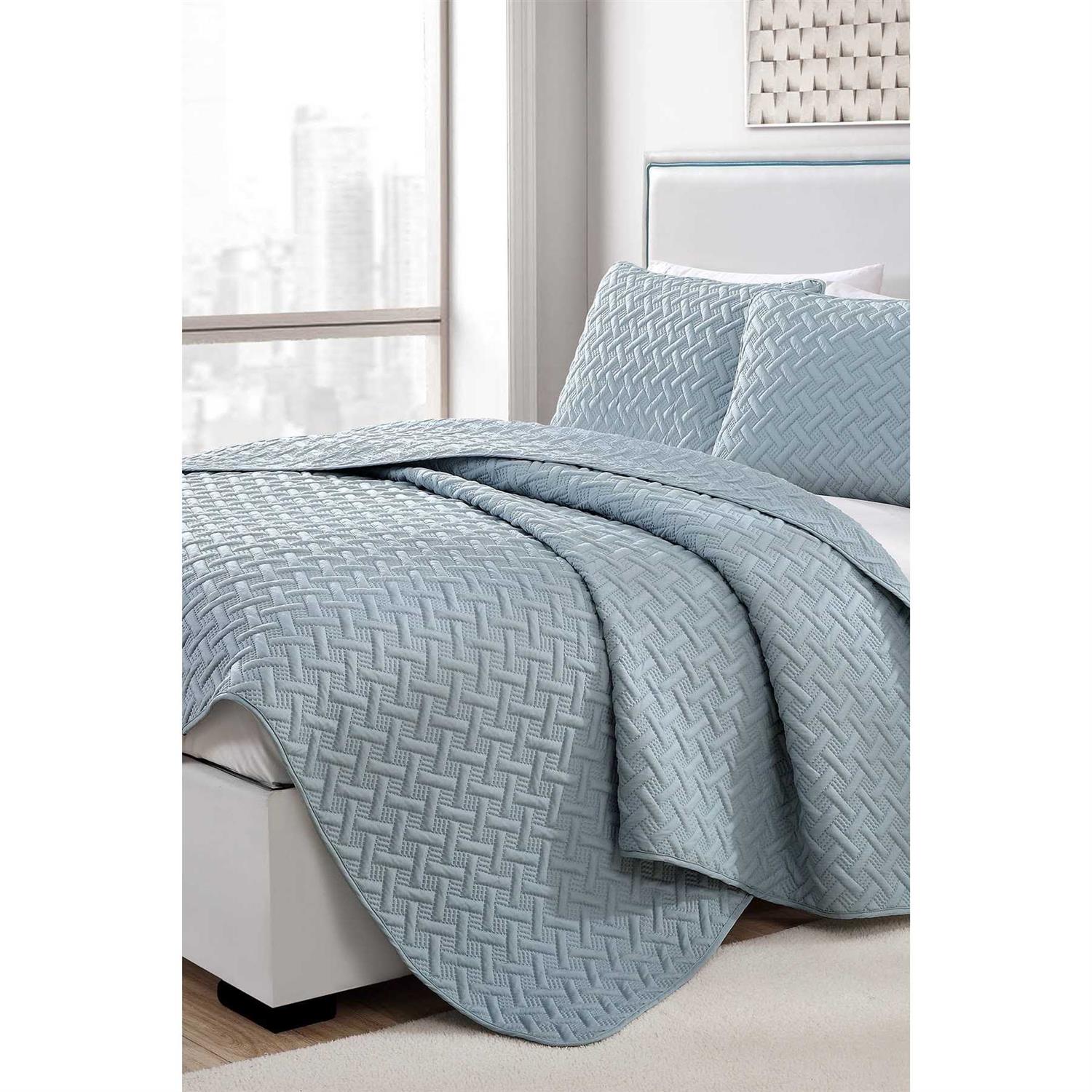 VCNY Nina Embossed Quilt Set