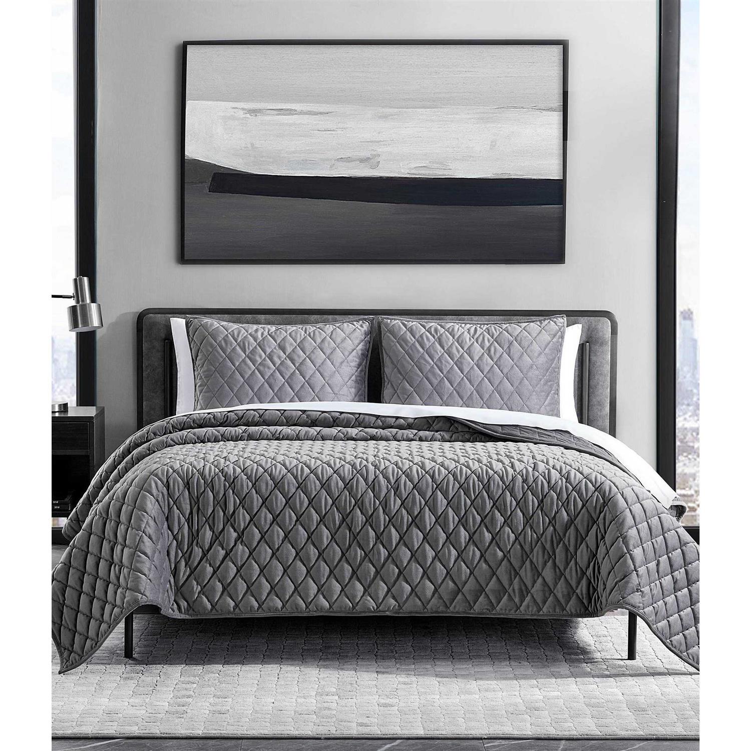 Vera Wang Diamond Velvet Quilt Set