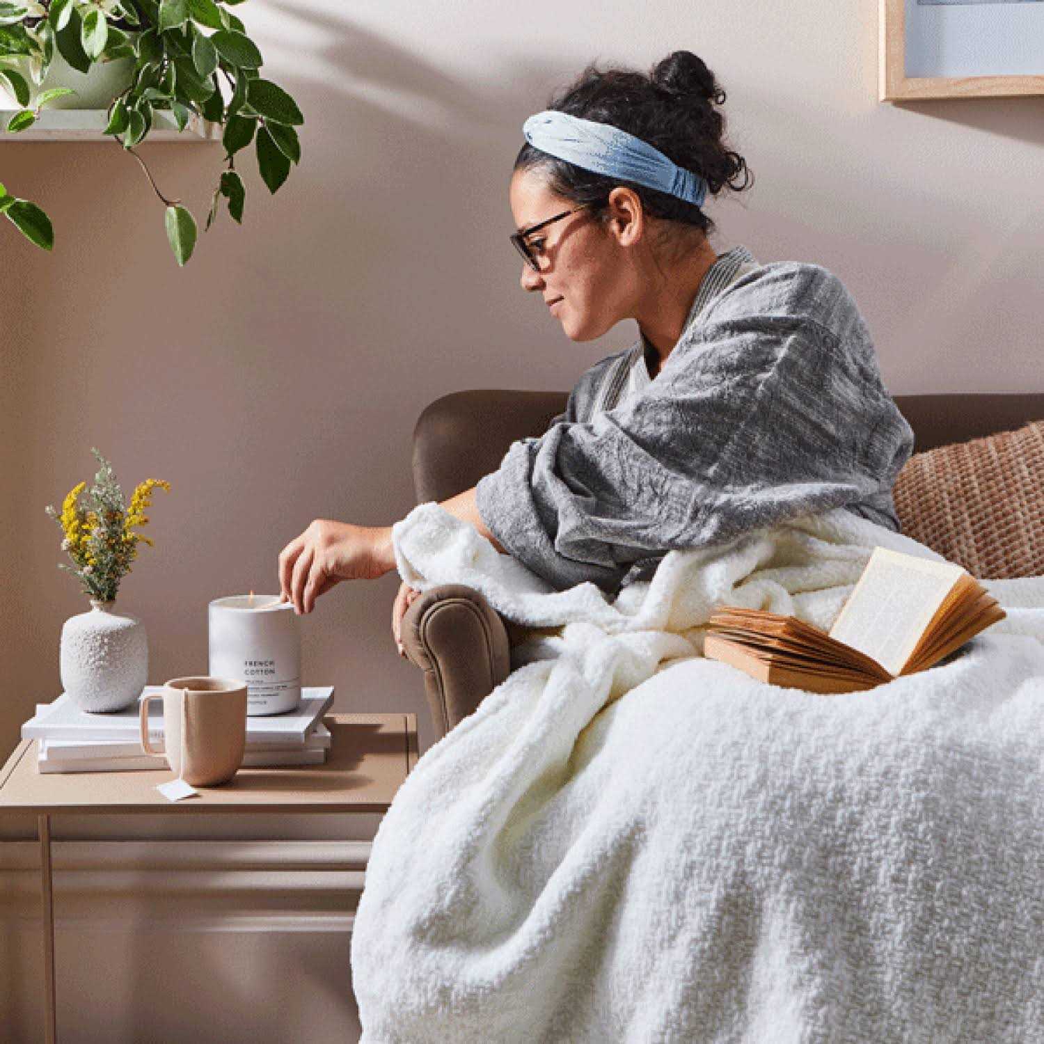 Sunday Citizen Crystal Weighted Blanket - Image 2