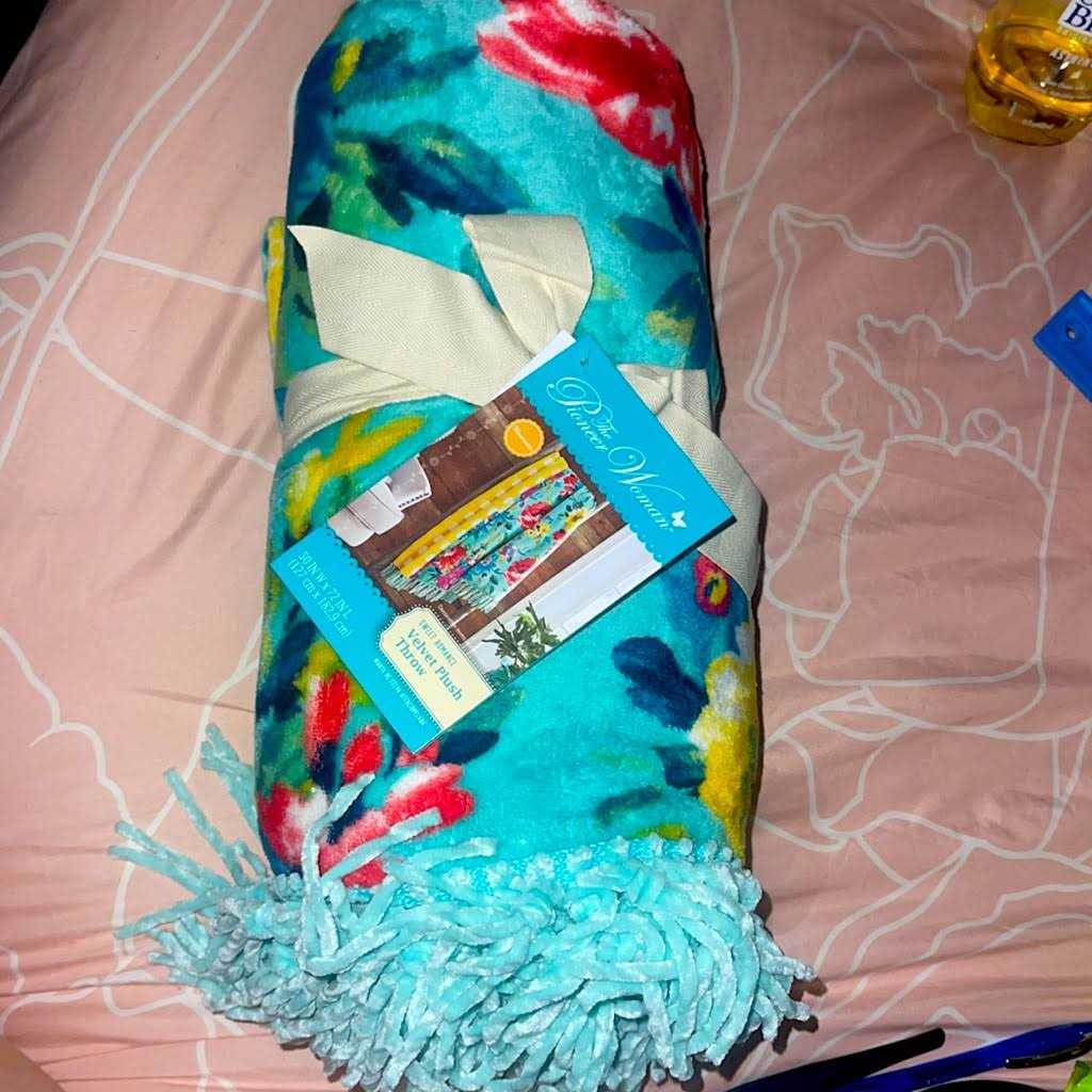 The Pioneer Woman Plush Reversible Throw - Image 5