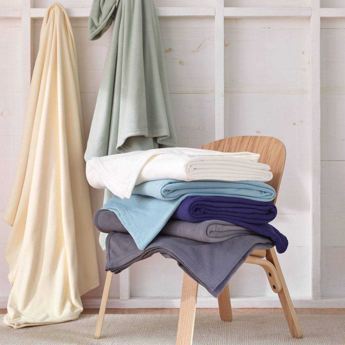 Vellux Fleece Blanket - Image 5