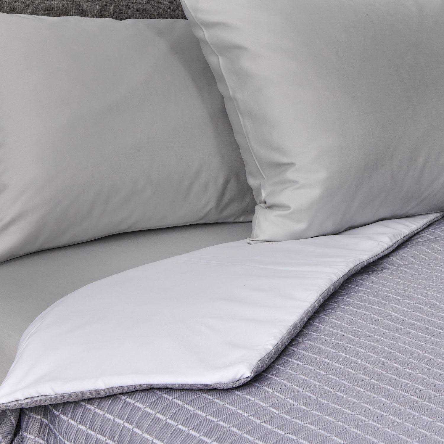 Sealy Weighted Blanket with Removable Cool and Clean COVER - Image 3