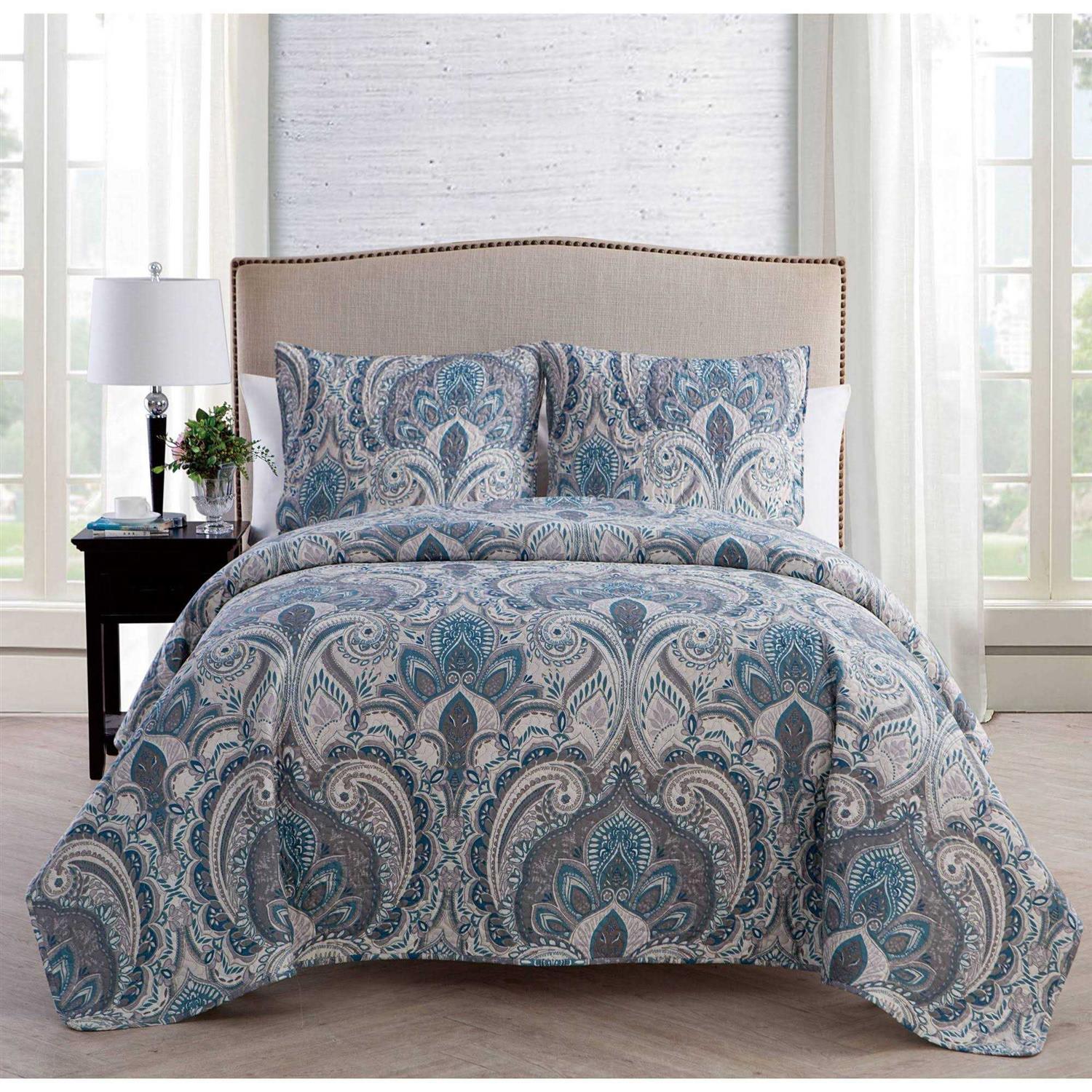 VCNY Home Lawrence Damask Quilt Set
