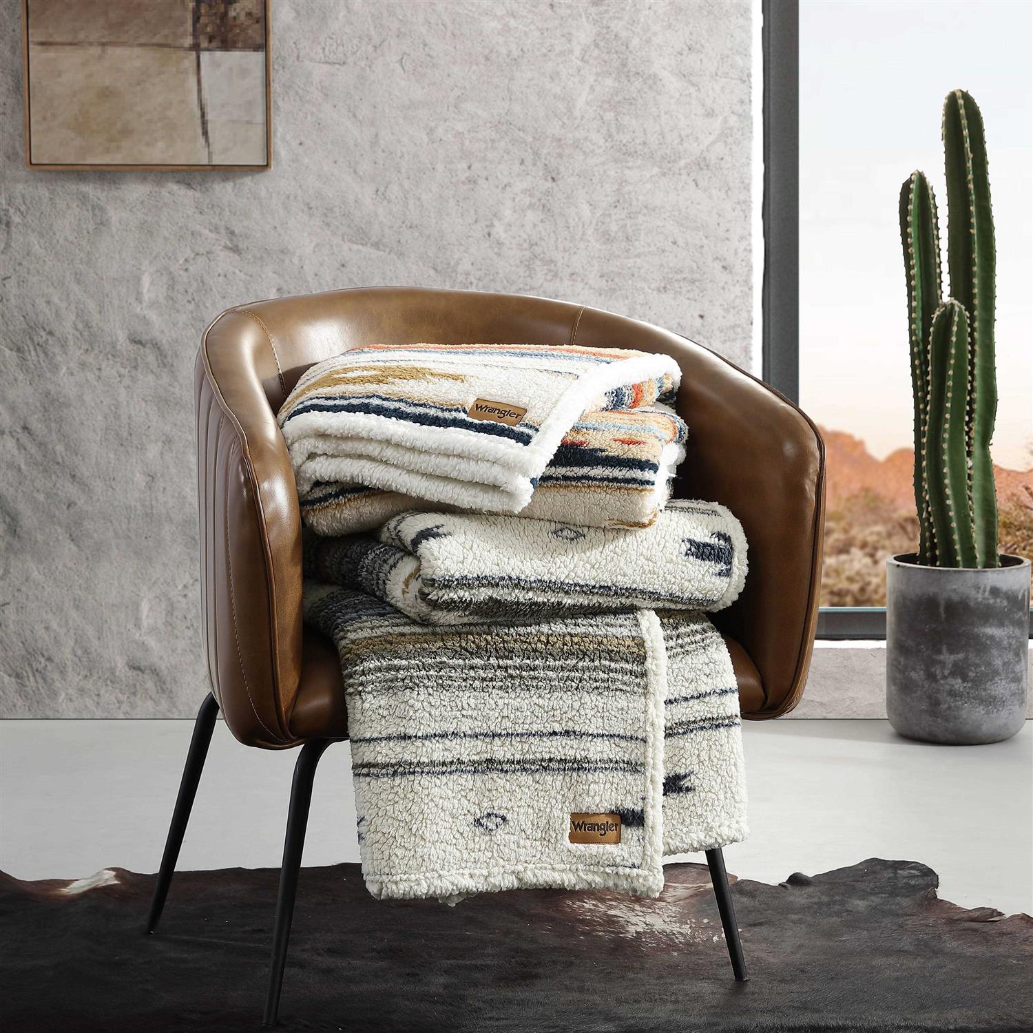 Wrangler Coyote Sands Sherpa 60×50 Throw Blanket - Image 4
